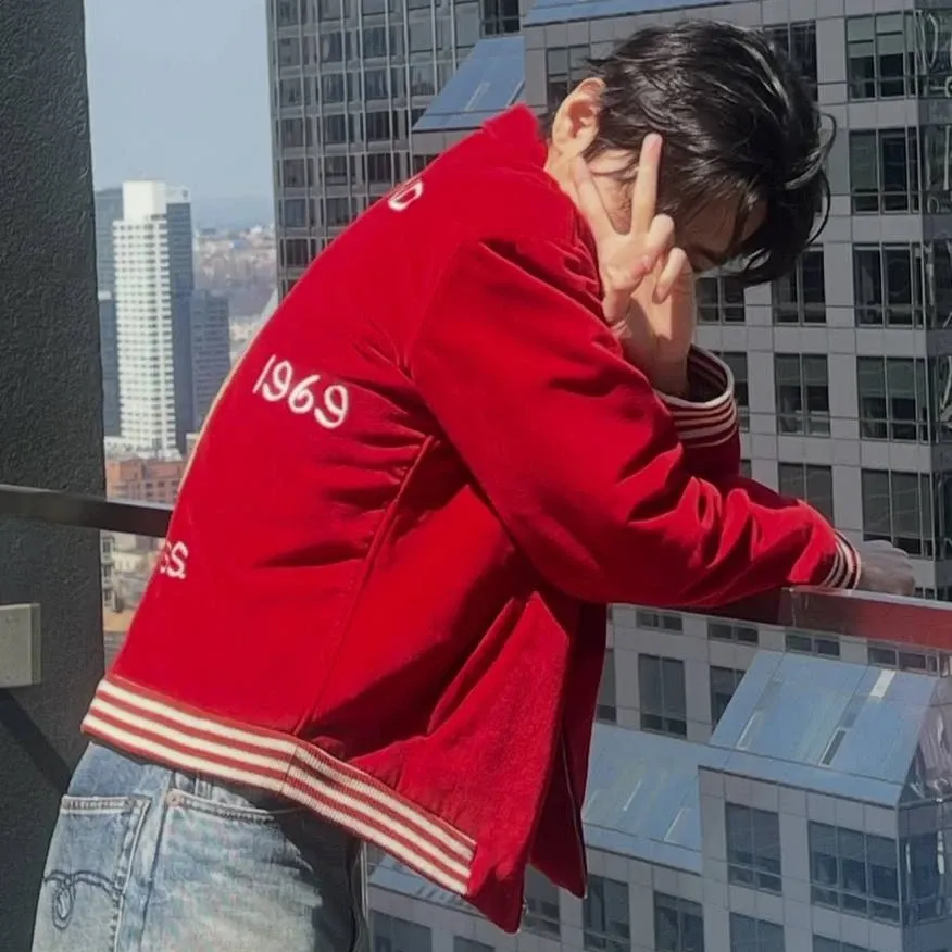 Latest photo of V (BTS)