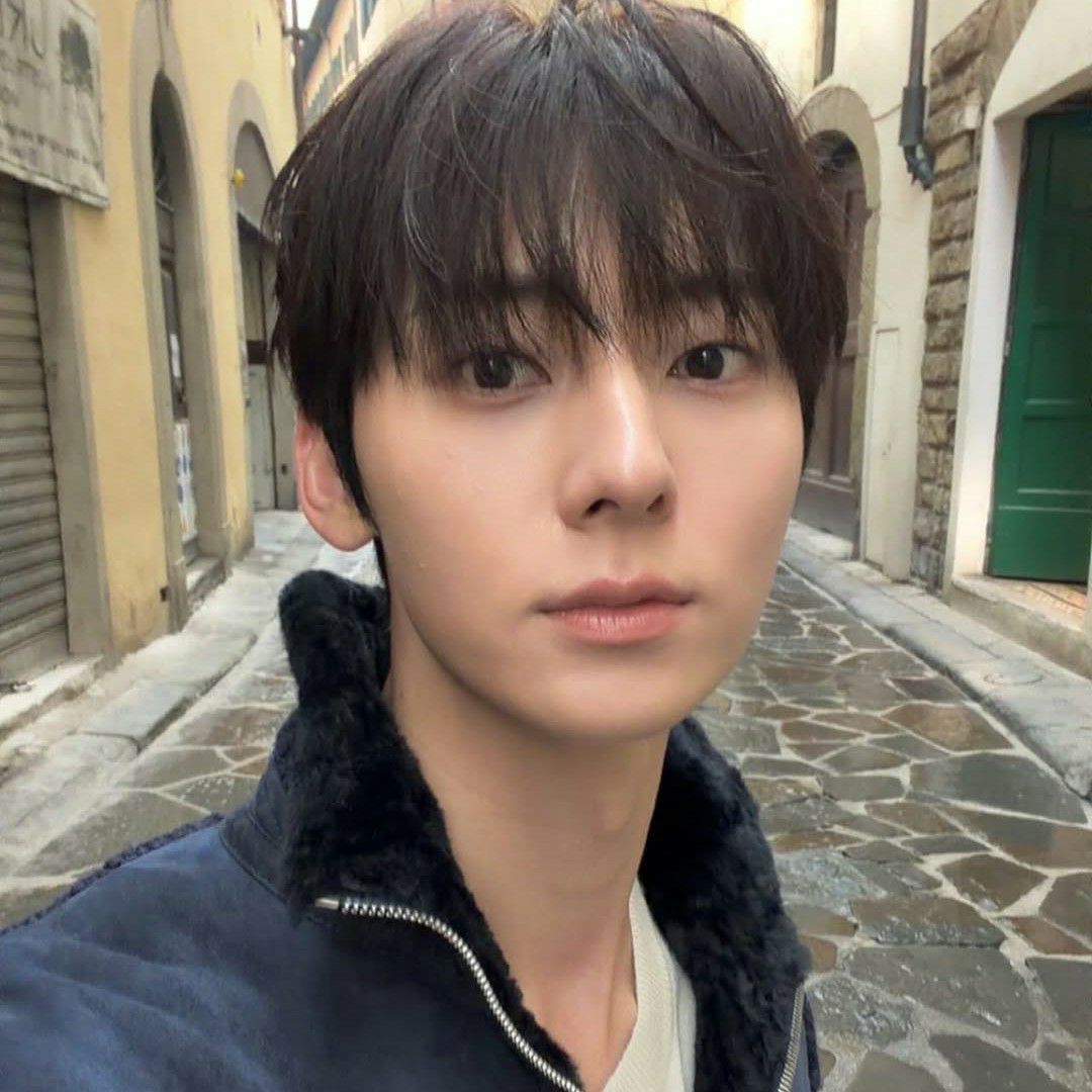 Recent activity shot of Hwang Minhyun