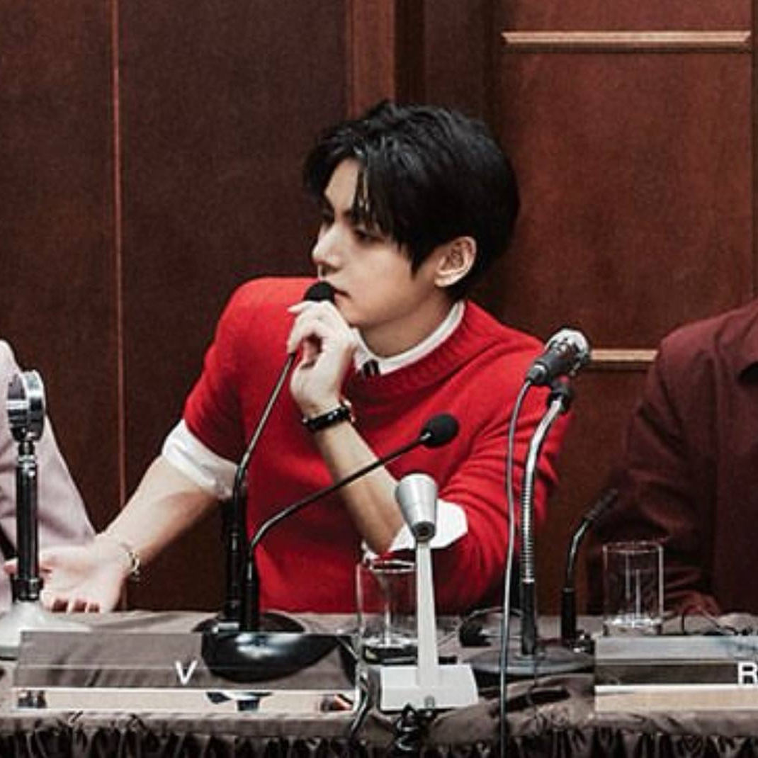 V (BTS)の舞台裏ショット