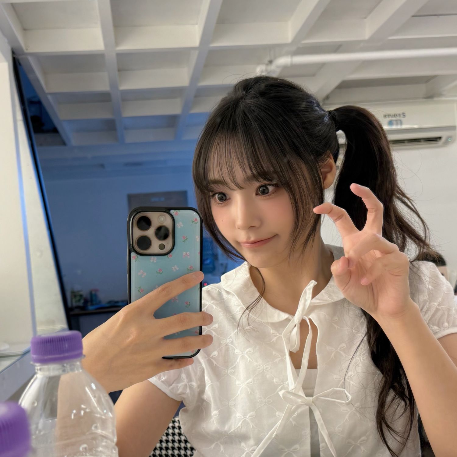 Latest photo of Siyeon (QWER)