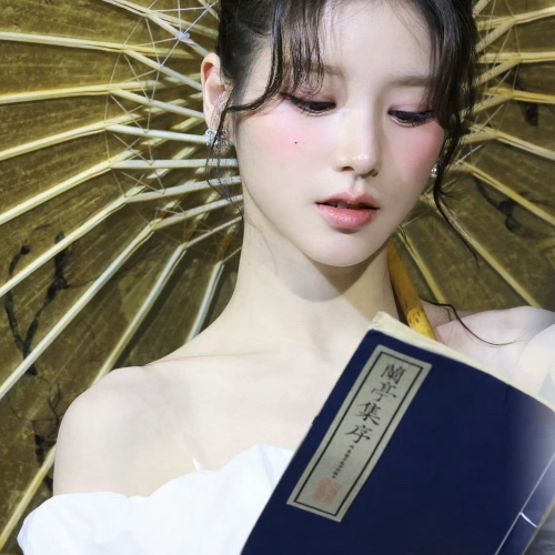 Latest photo of HeeJin (ARTMS)