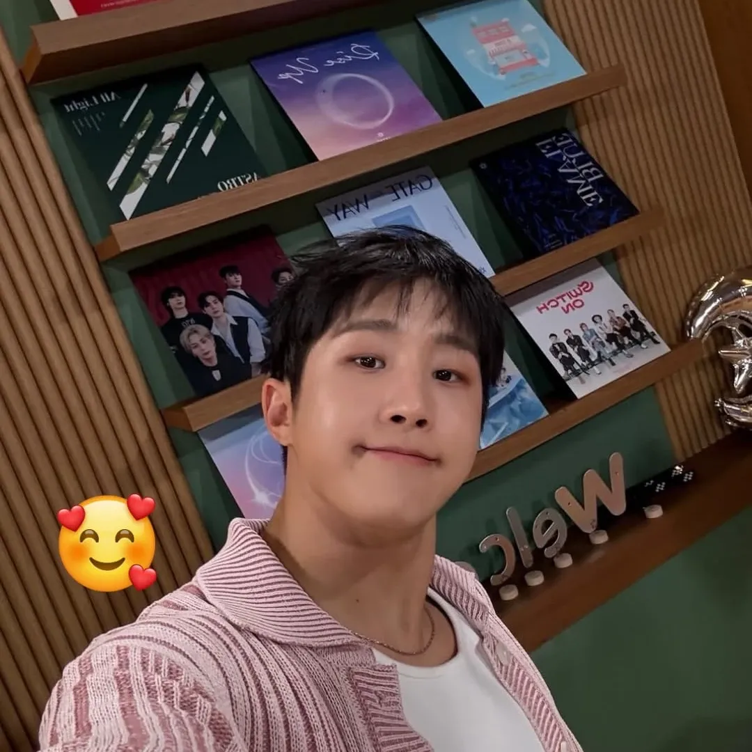 A moment captured by Jinjin (ASTRO)'s fan