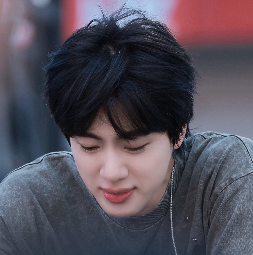Foto aktivitas terbaru Jin (BTS)