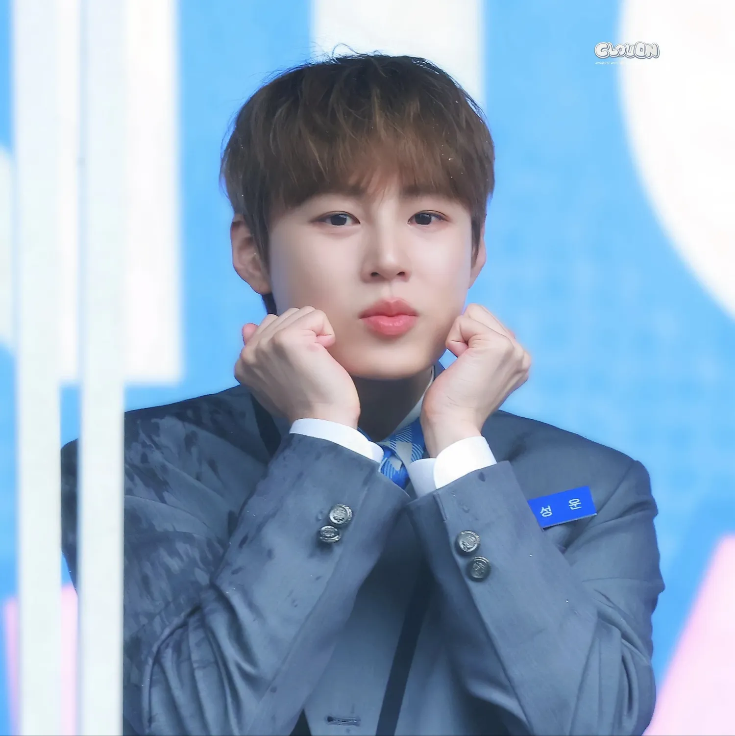 A moment captured by Ha Sungwoon's fan