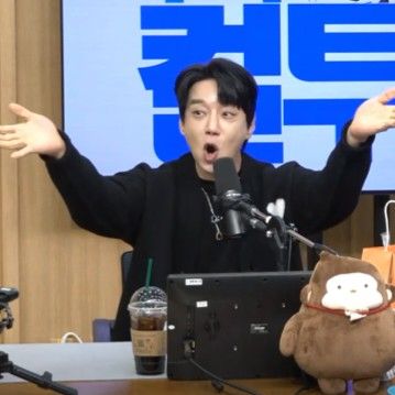 Recent activity shot of Hwang Chiyeol