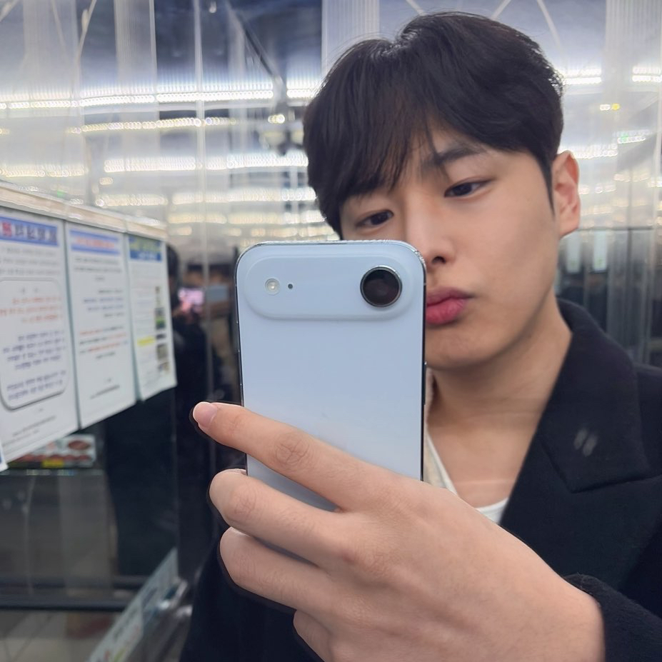 Behind-the-scenes cut of Choi Byungchan