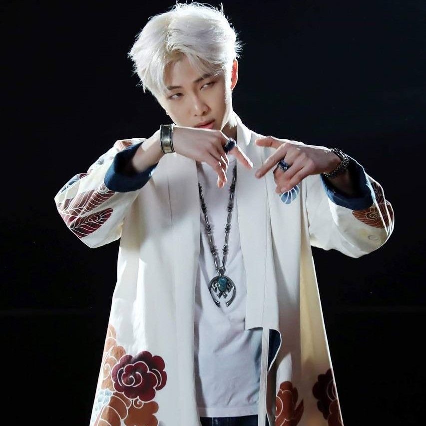 RM (BTS)の舞台裏ショット