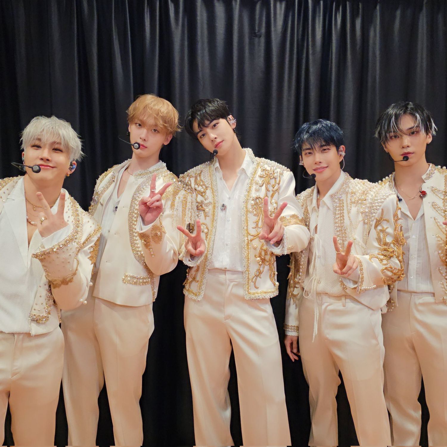 아스트로의 최신 사진