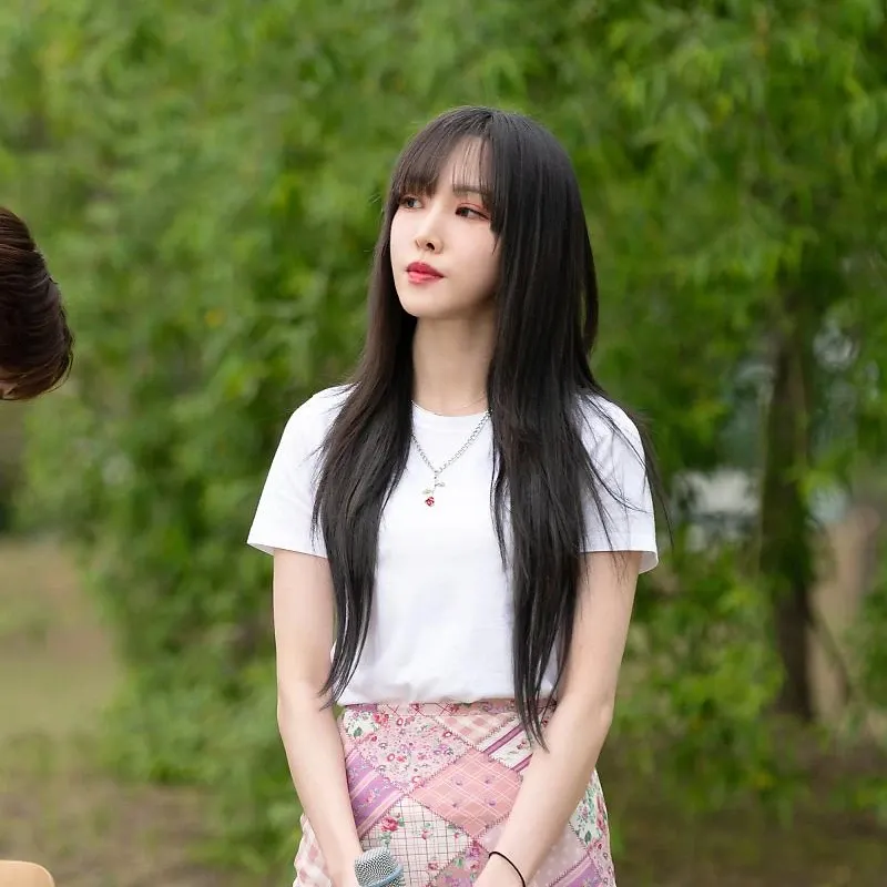 Recent activity shot of Yuju (GFRIEND)