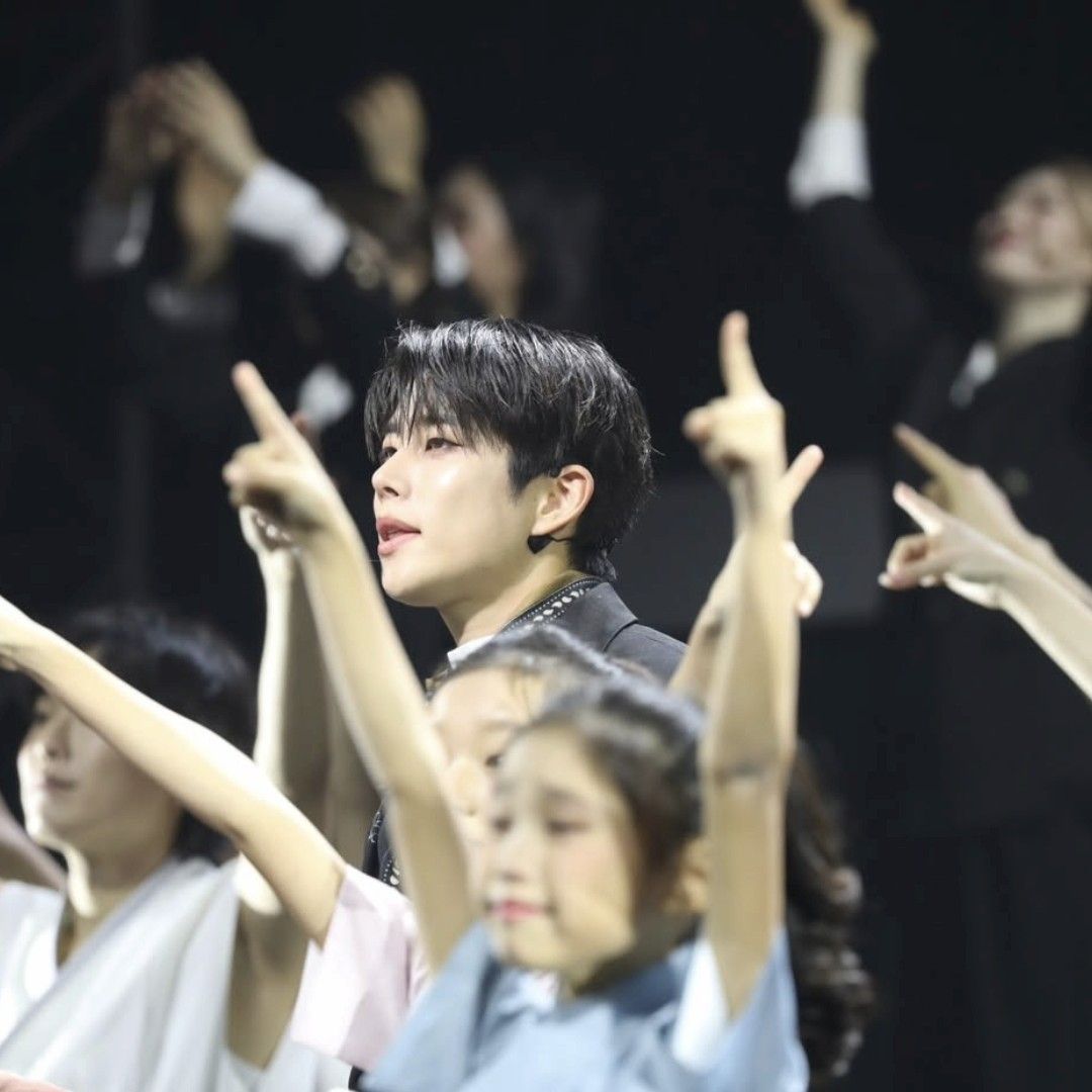 Behind-the-scenes cut of MJ (ASTRO)