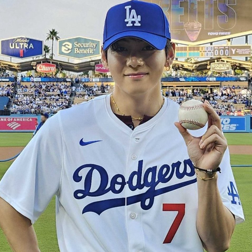 뷔 (방탄소년단)의 최신 사진