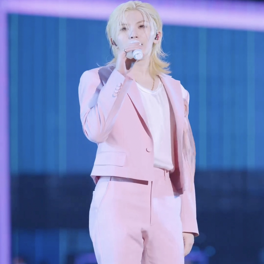 A moment captured by Woozi (SEVENTEEN)'s fan