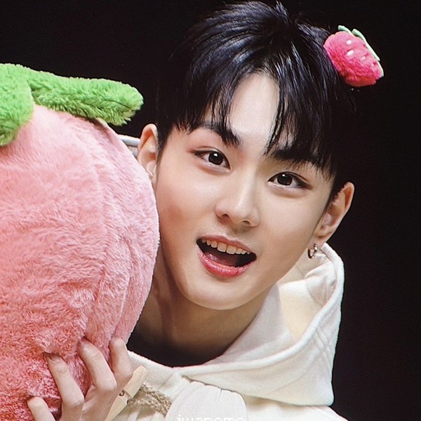 Popular profile picture of Jungwon (ENHYPEN) loved by fans