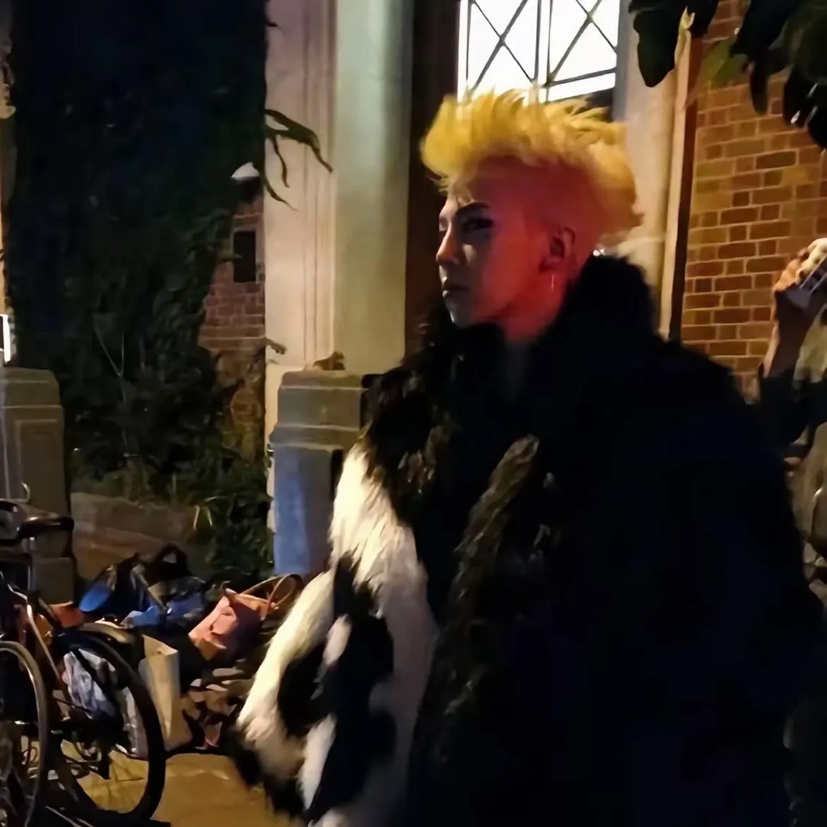 A moment captured by G-DRAGON (BIGBANG)'s fan