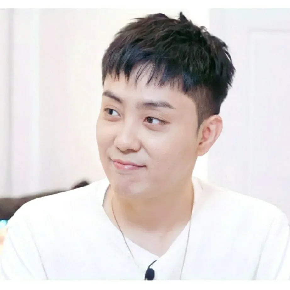 A moment captured by Eun Jiwon (SECHSKIES)'s fan