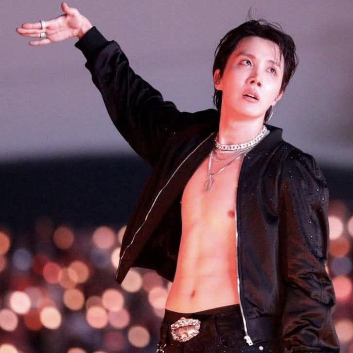 Momen yang diabadikan oleh penggemar j-hope (BTS)