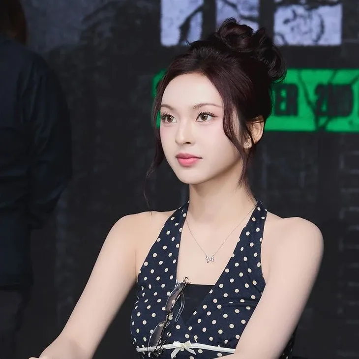 치키타 (BABYMONSTER)의 비하인드 컷