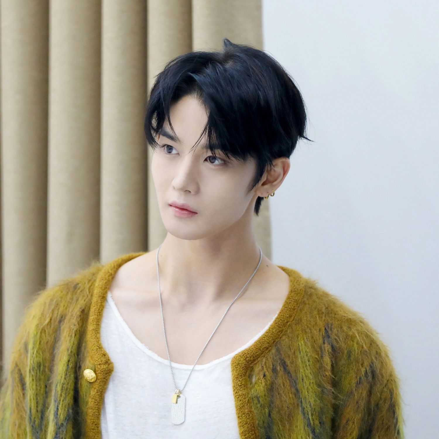 Behind-the-scenes cut of Bae Jinyoung