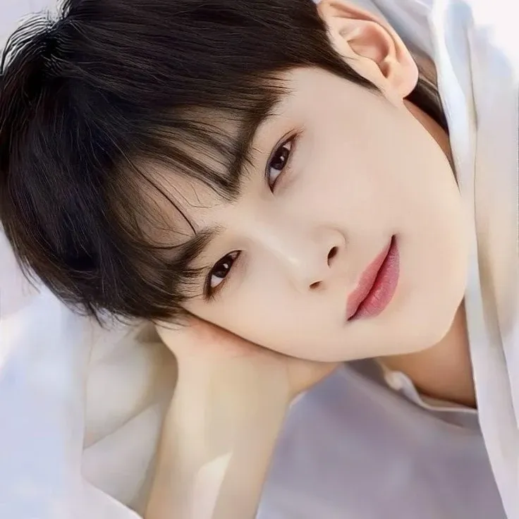 A moment captured by Eunwoo (ASTRO)'s fan