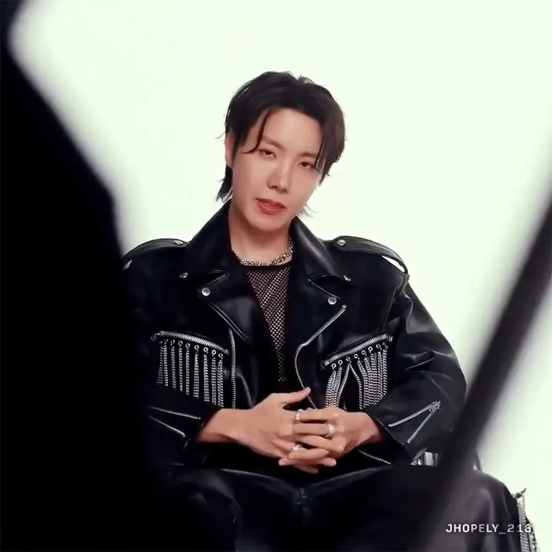 Foto terbaru j-hope (BTS)