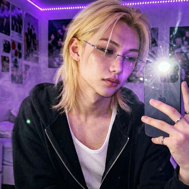 Latest photo of Felix (Stray Kids)