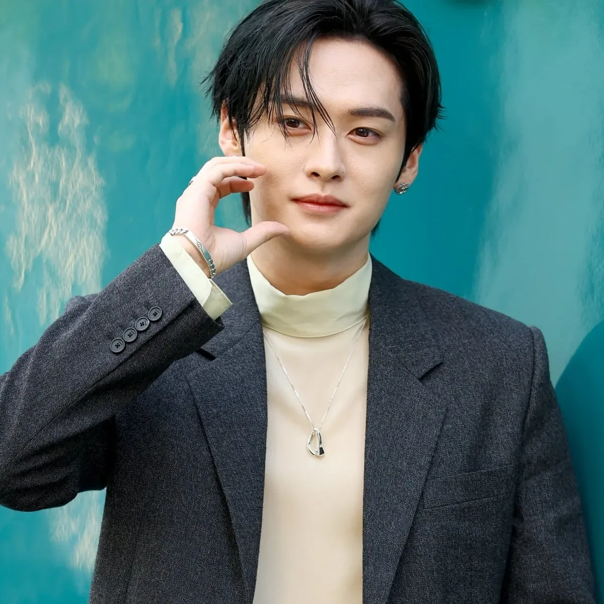 Latest photo of Lee Know (Stray Kids)