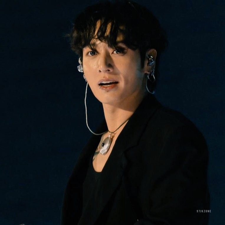 Foto aktivitas terbaru Jungkook (BTS)