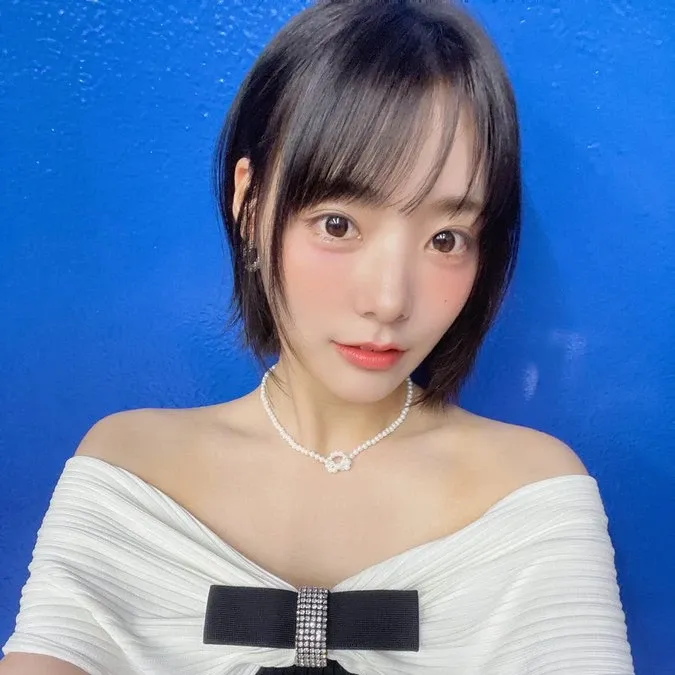 Recent activity shot of Siyeon (QWER)