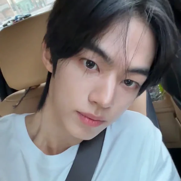 투표로 선정된 도훈 (TWS)의 인기 프로필 이미지