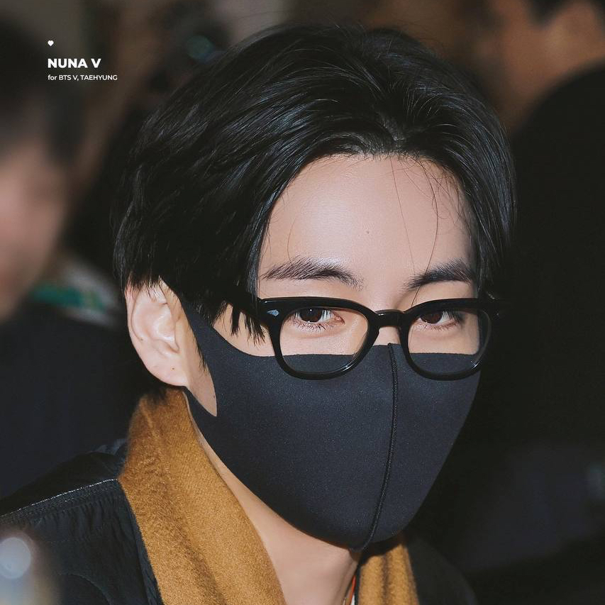 뷔 (방탄소년단)의 최신 사진