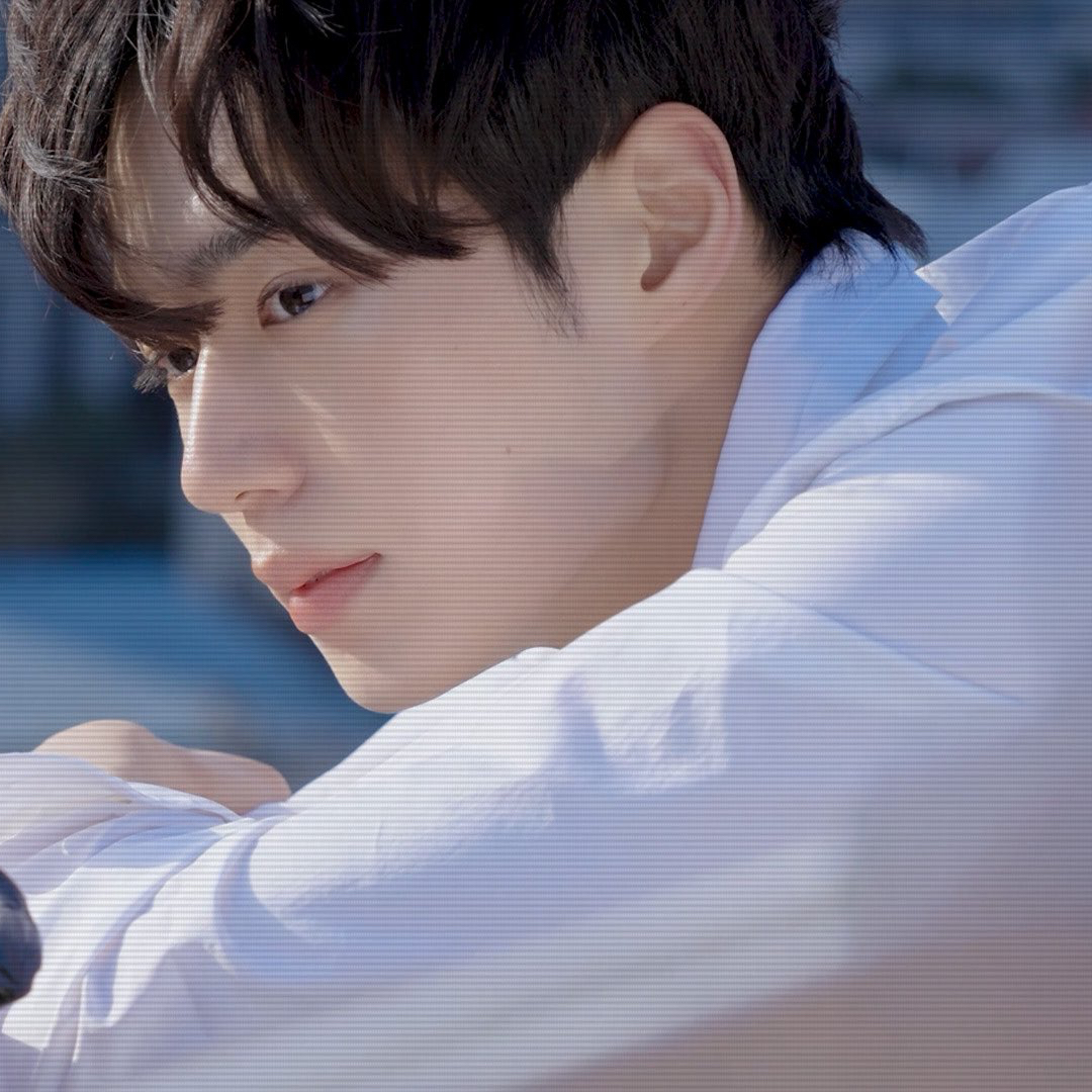 Behind-the-scenes cut of Kim Junseo (ALPHA DRIVE ONE)