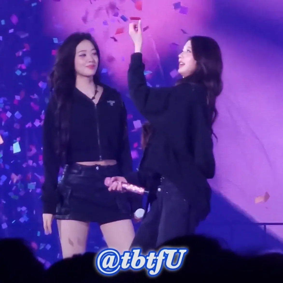 A moment captured by IVE's fan