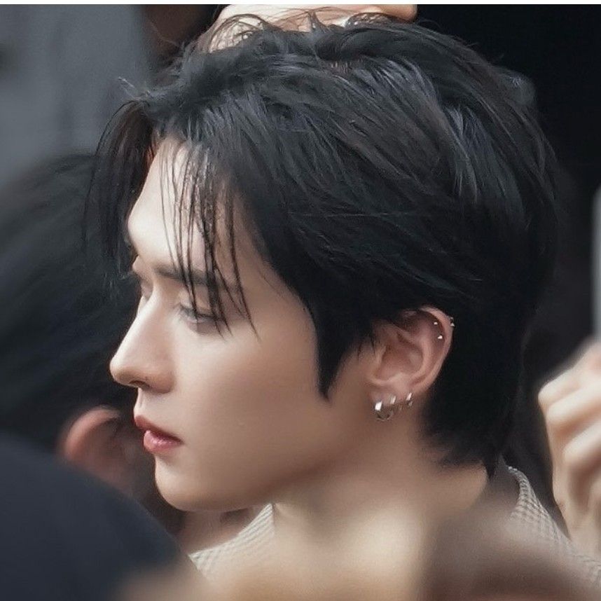 A moment captured by Lee Know (Stray Kids)'s fan