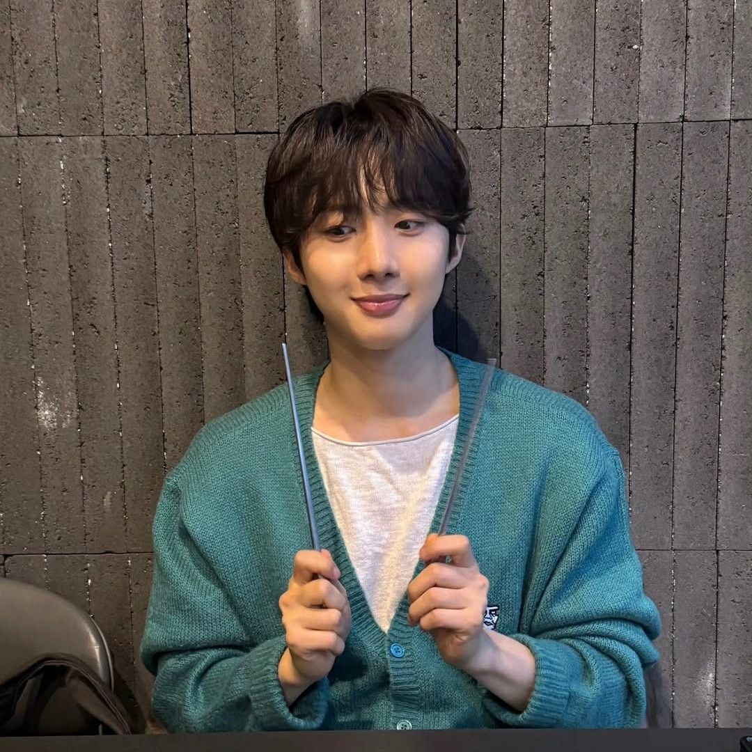 Recent activity shot of Hui (PENTAGON)