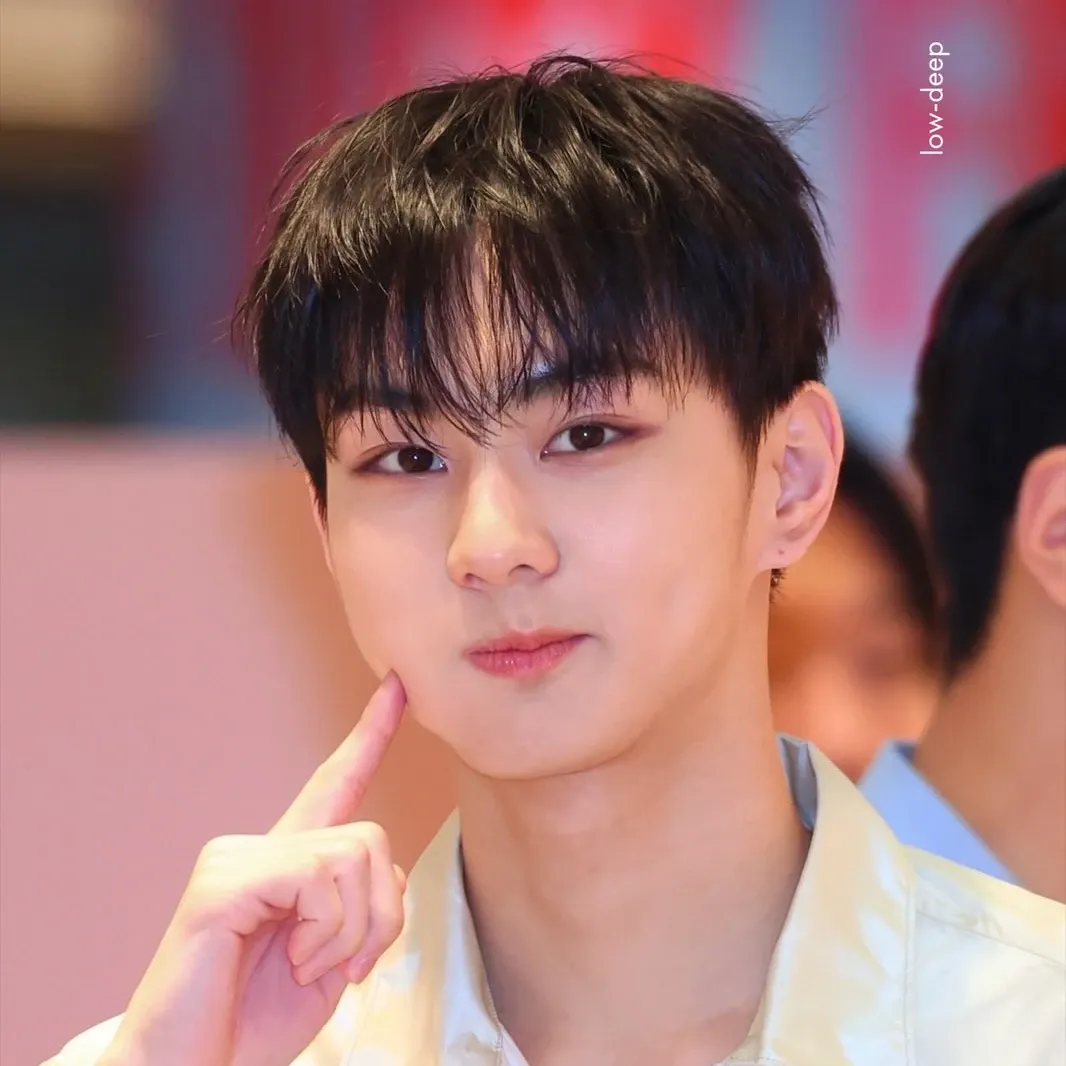 Latest photo of Jungwon (ENHYPEN)
