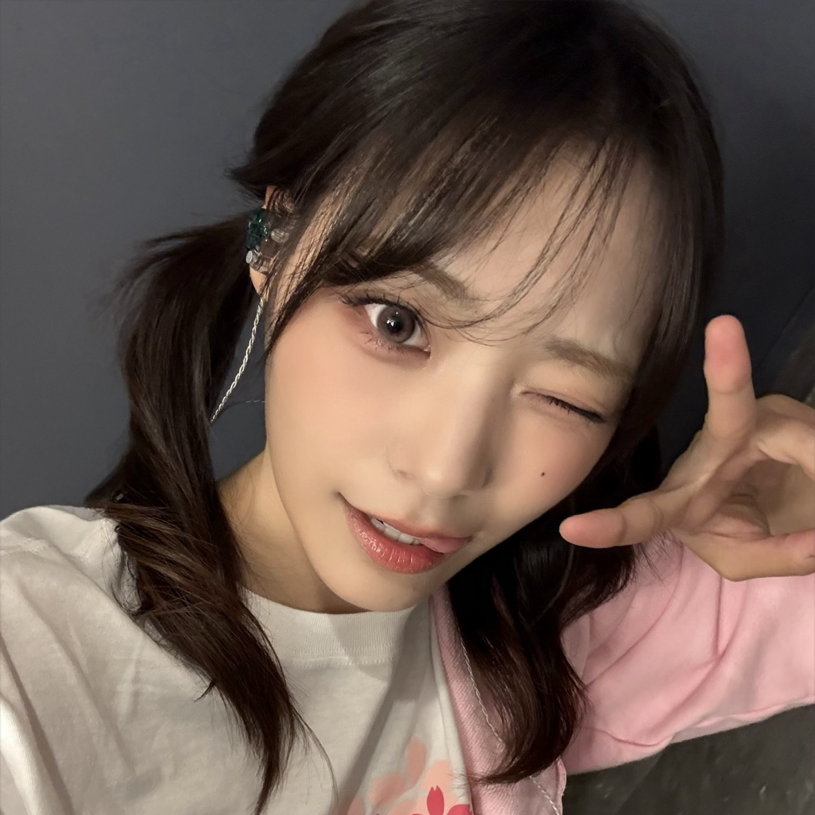 Behind-the-scenes cut of Siyeon (QWER)