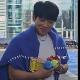 Behind-the-scenes cut of Hwang Chiyeol