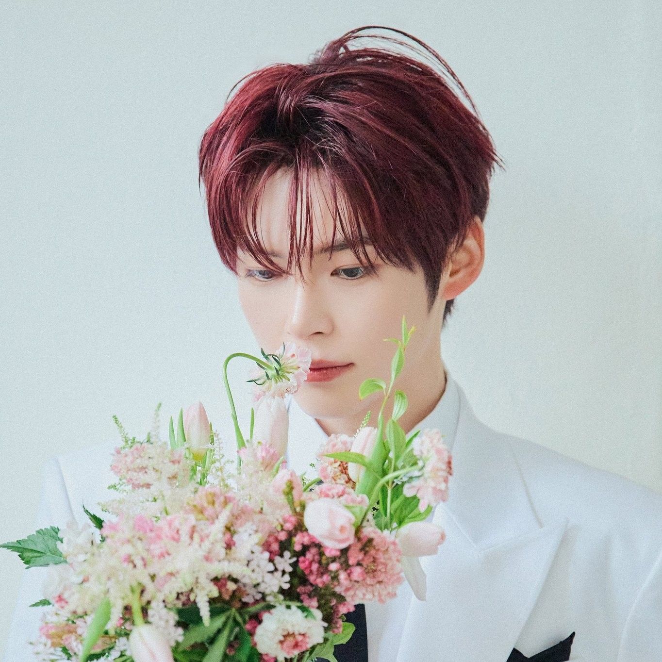 Recent activity shot of Sung Hanbin (ZEROBASEONE)