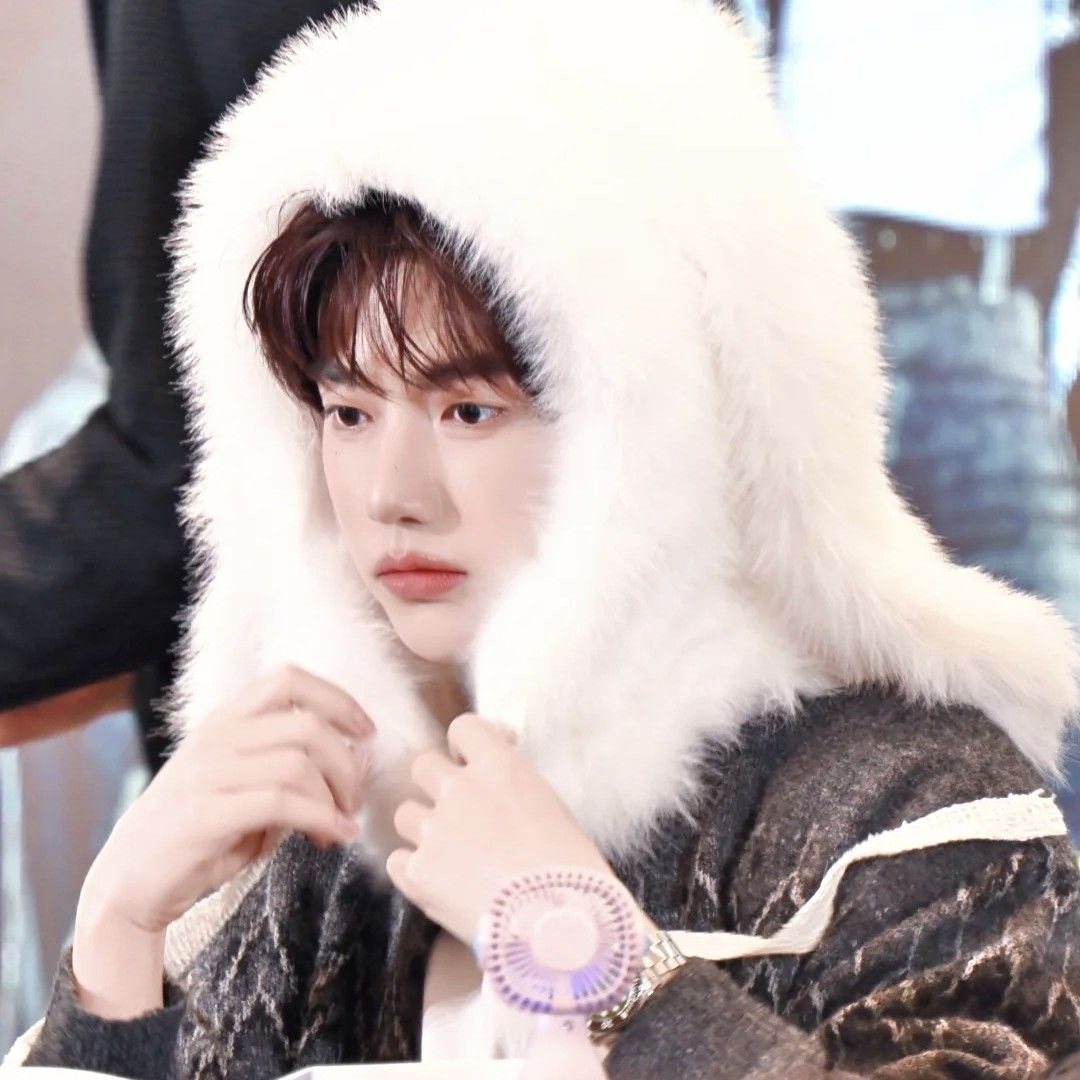 A moment captured by Zhang Hao's fan