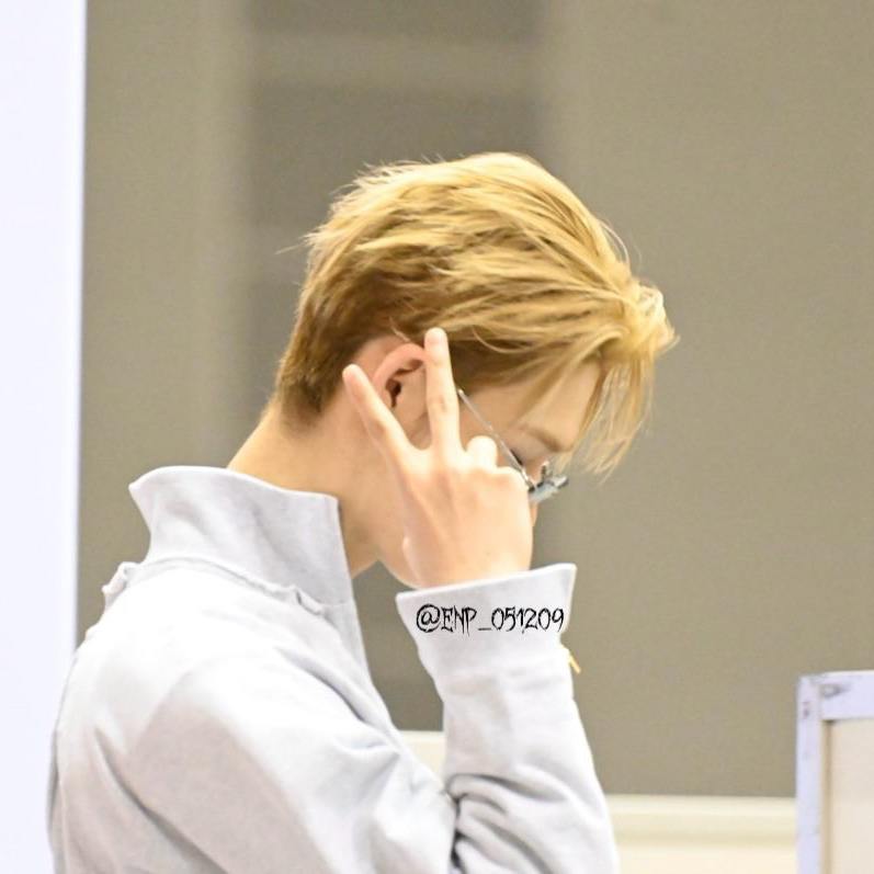 NI-KI (ENHYPEN)的最新照片