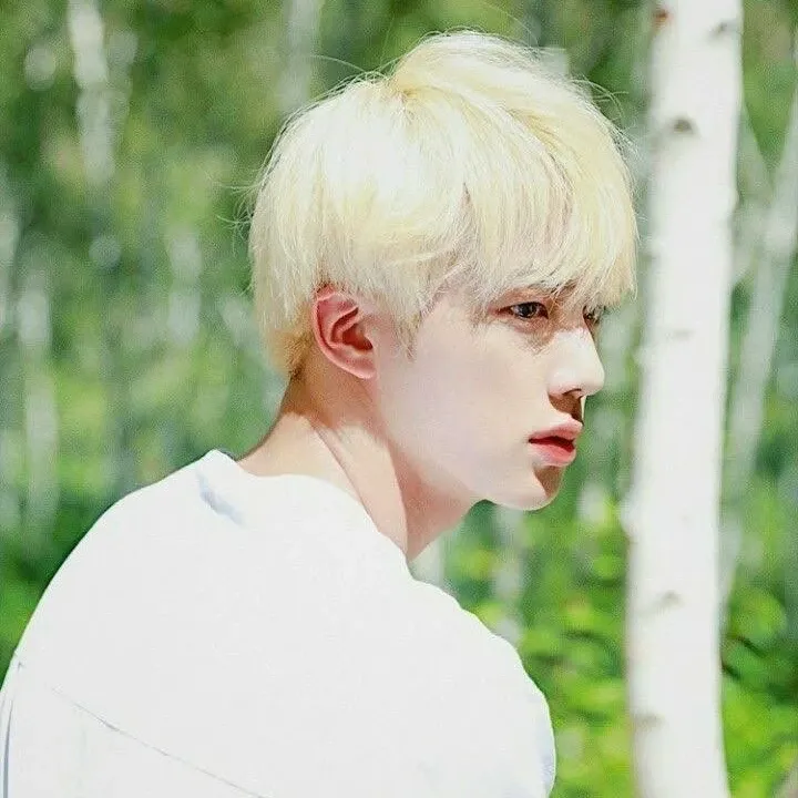 Foto aktivitas terbaru Jin (BTS)