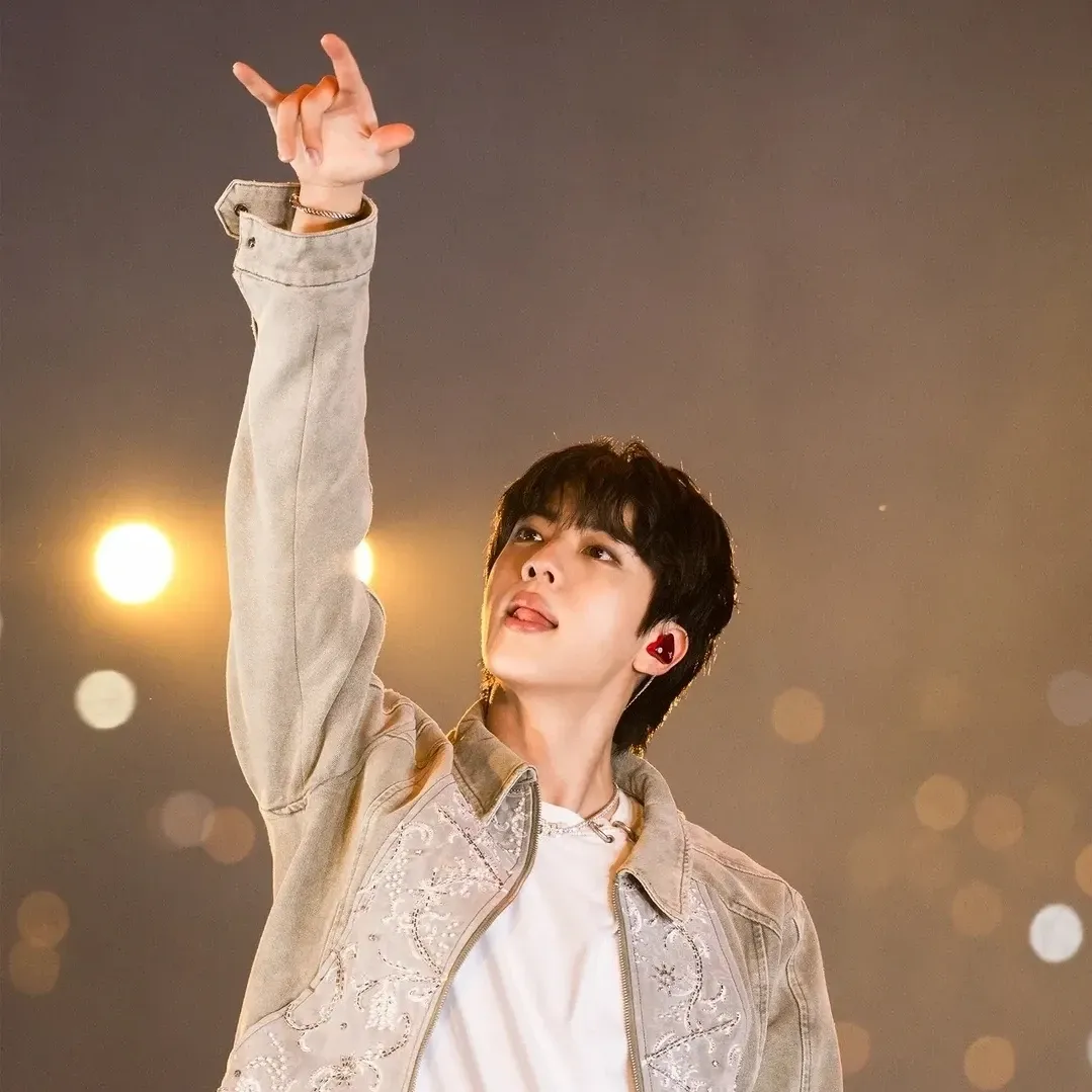 Foto terbaru Jin (BTS)