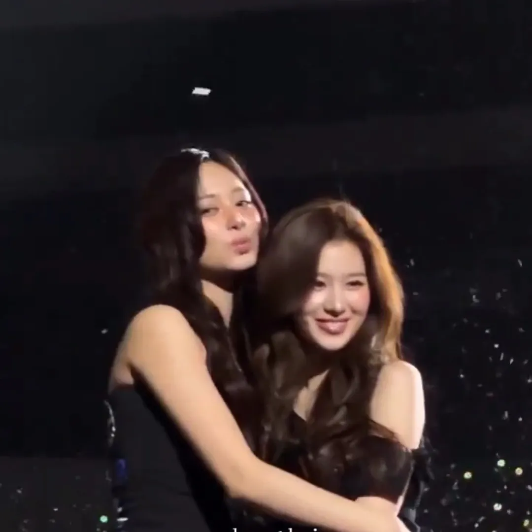 Momen yang diabadikan oleh penggemar Tzuyu (TWICE)
