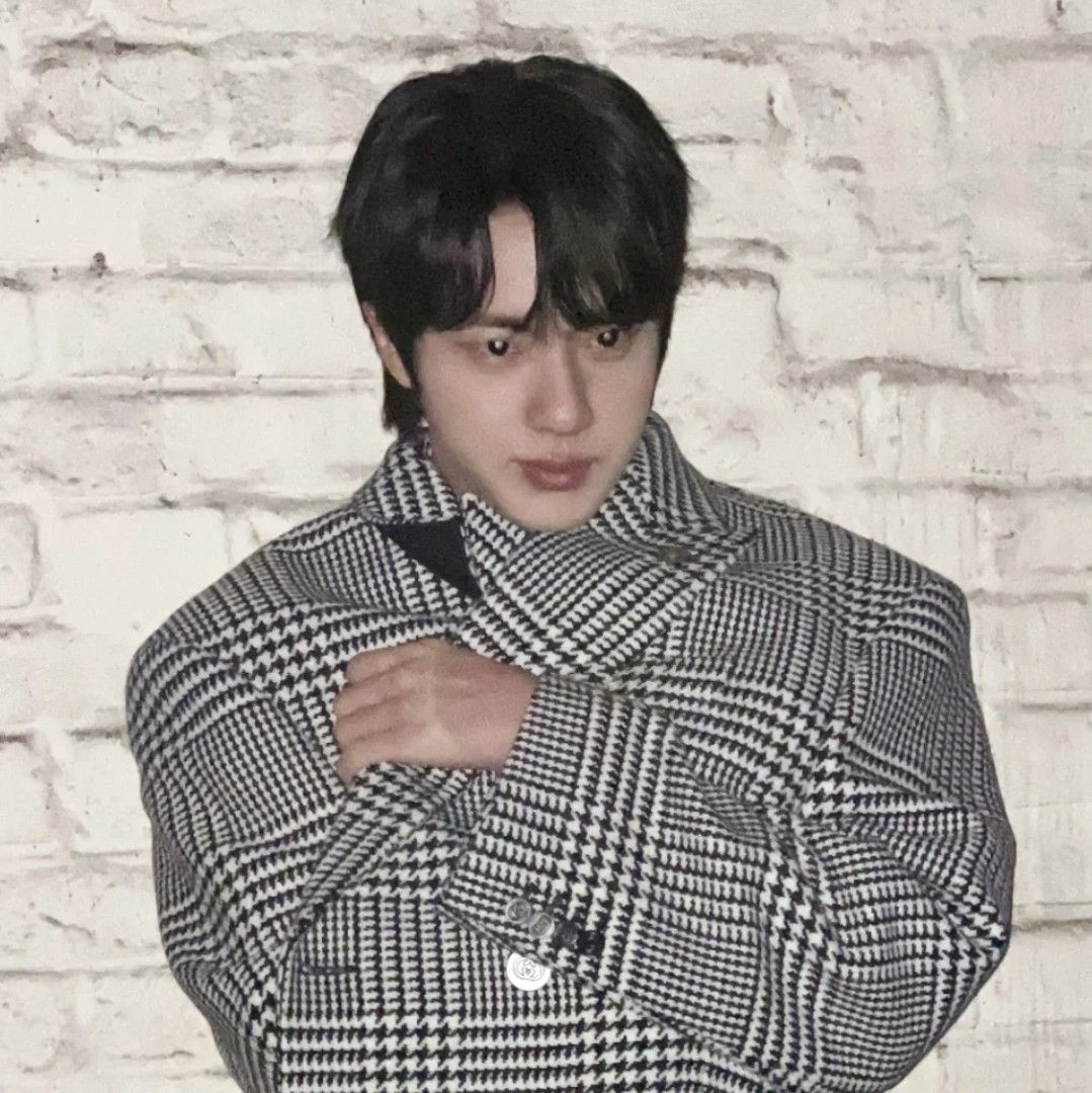 Foto aktivitas terbaru Jin (BTS)