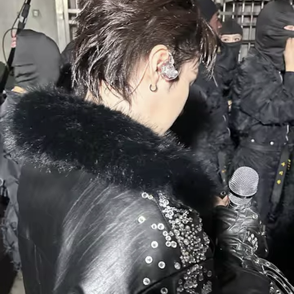 Foto aktivitas terbaru SUGA (BTS)