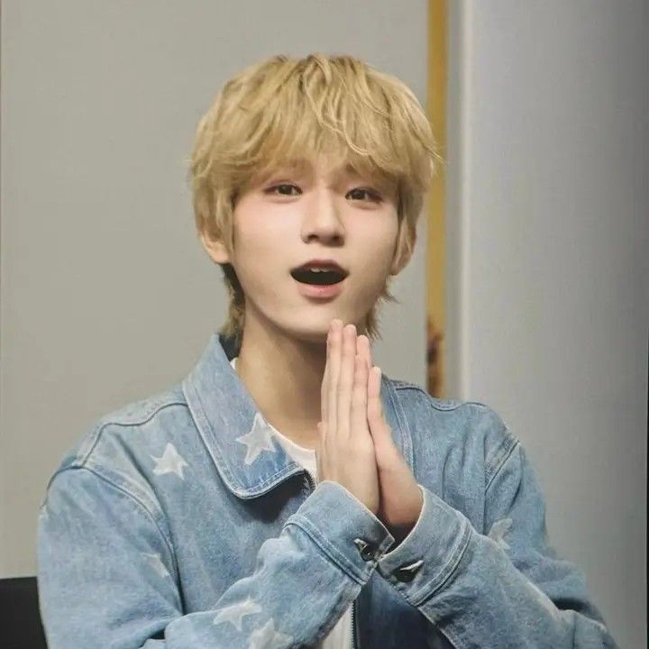 A moment captured by AHOF's fan