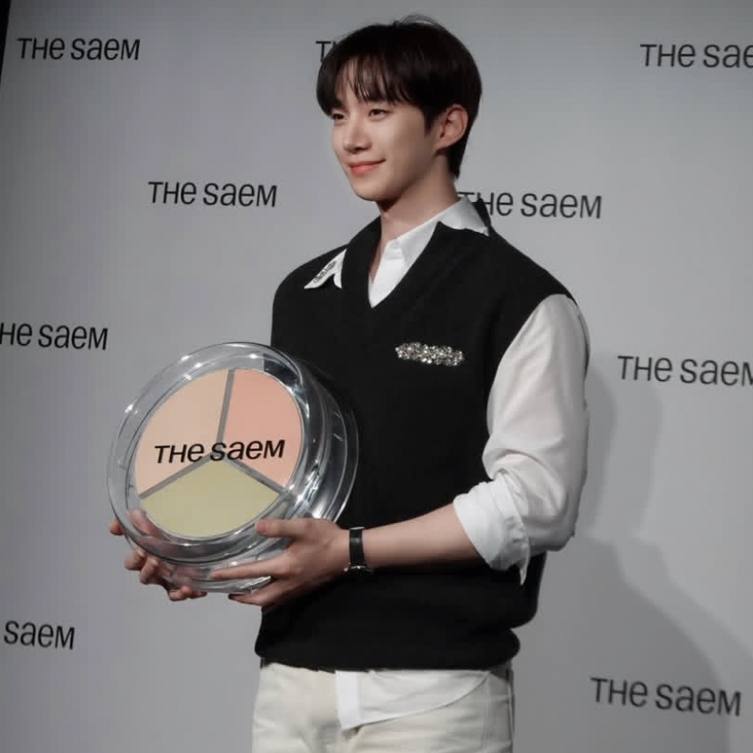 Latest photo of Junho (2PM)