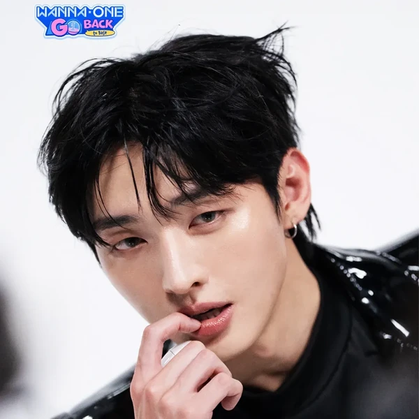 Shining profile picture of Yoon Jisung on today's Choeaedol