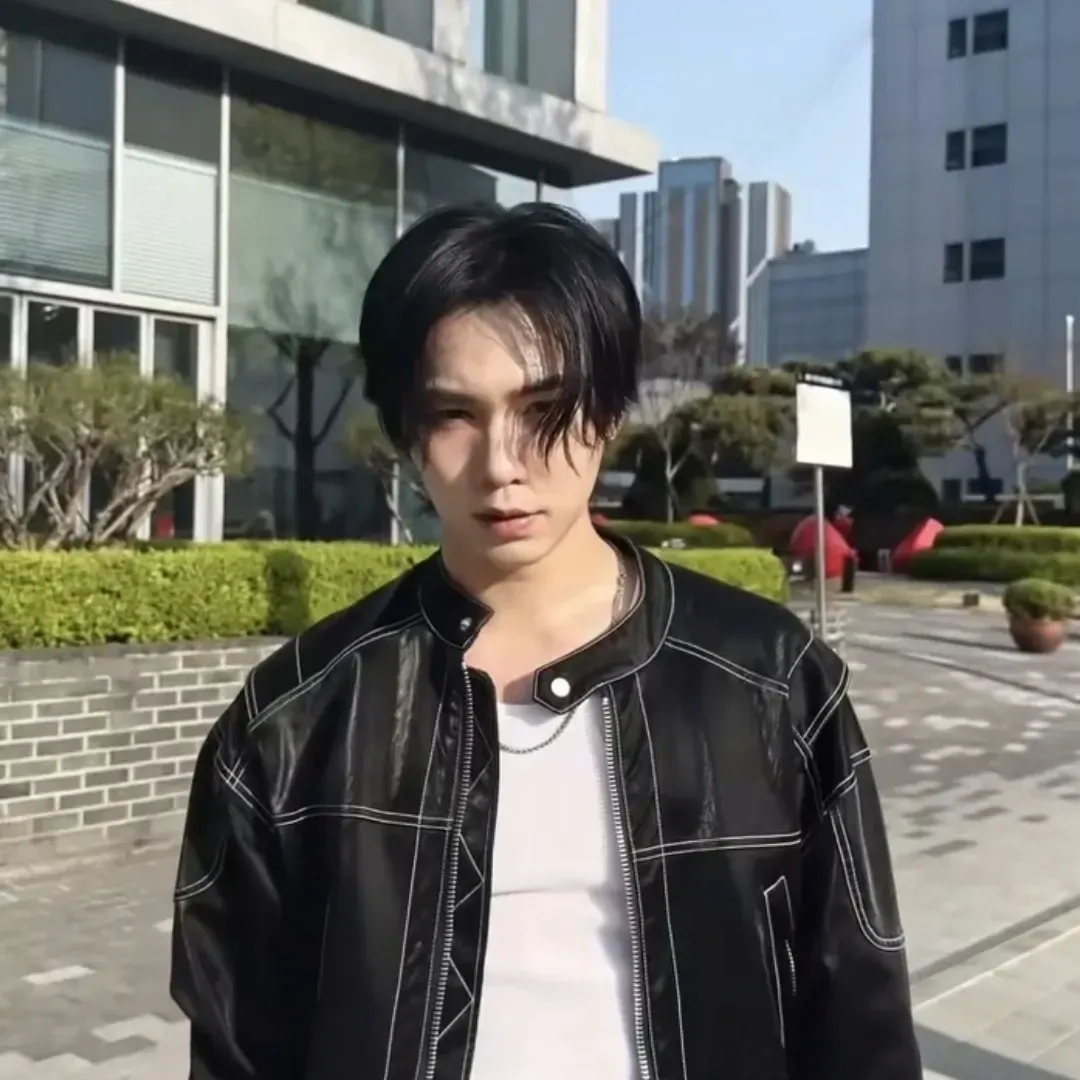 A moment captured by Rocky's fan