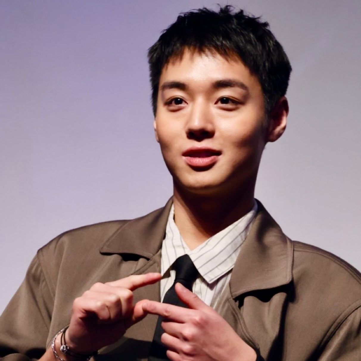 朴志訓的最新活動照片